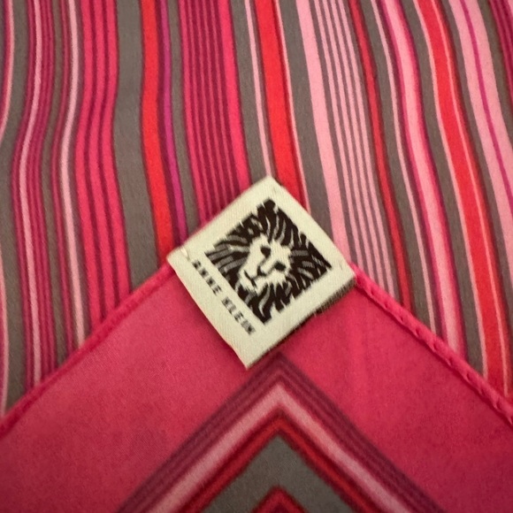 ANNE KLEIN Signature Square Silk scarf. Pinks. 34” square - Picture 6 of 11